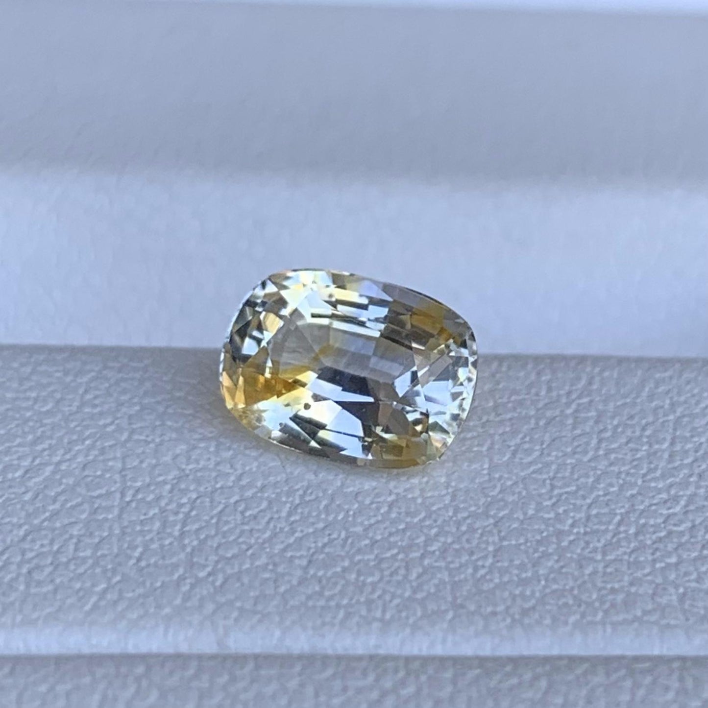Bi Color Sapphire 1.60ct - (H) - Baza Boutique