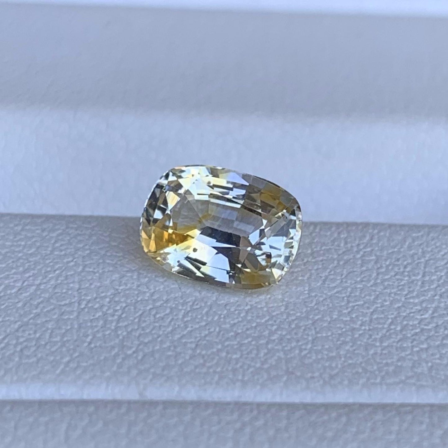 Bi Color Sapphire 1.60ct - (H) - Baza Boutique