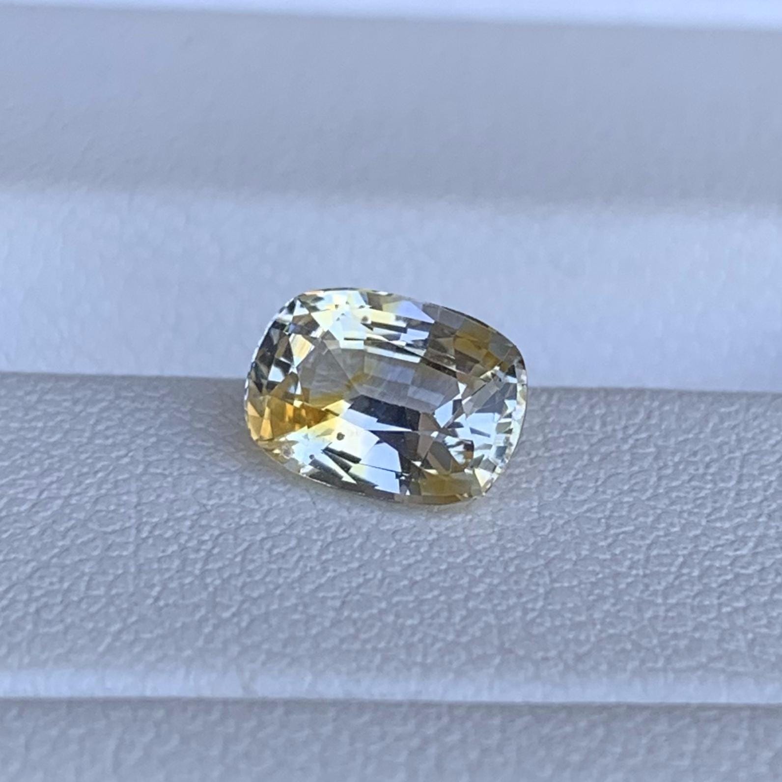 Bi Color Sapphire 1.60ct - (H) - Baza Boutique