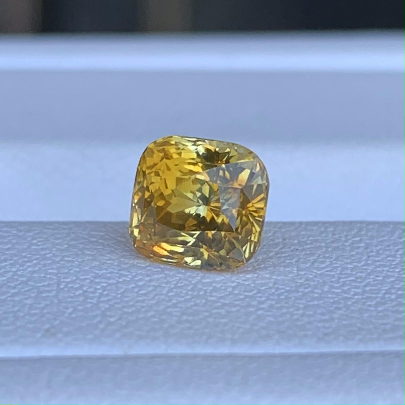 Natual Golden Yellow Sapphire 1.90ct - (H) - Baza Boutique