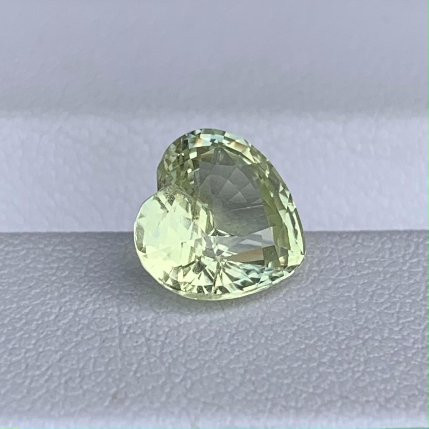 Natural Apple Green Chrysoberyl 2.62ct - (UH) - Baza Boutique