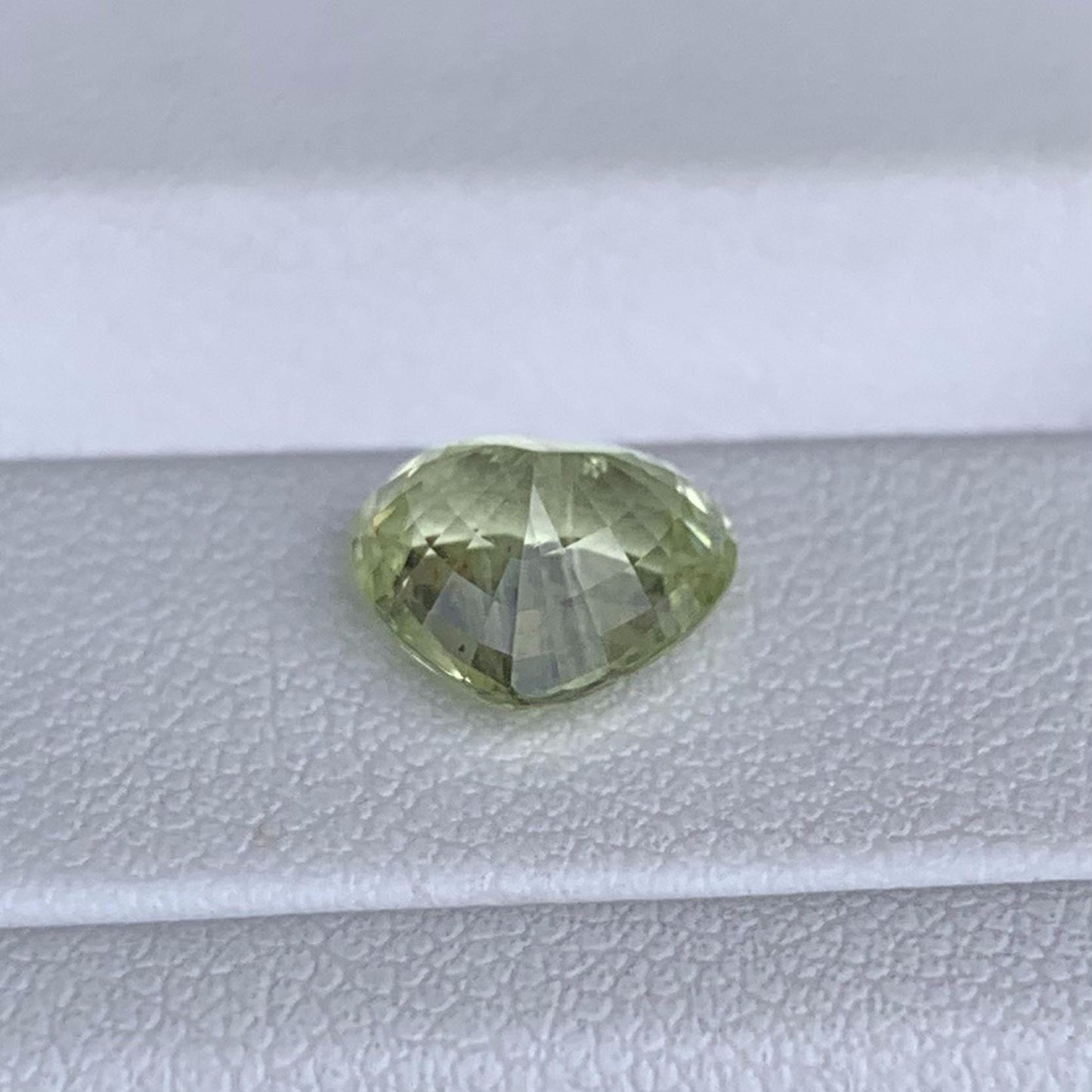 Natural Apple Green Chrysoberyl 2.62ct - (UH) - Baza Boutique