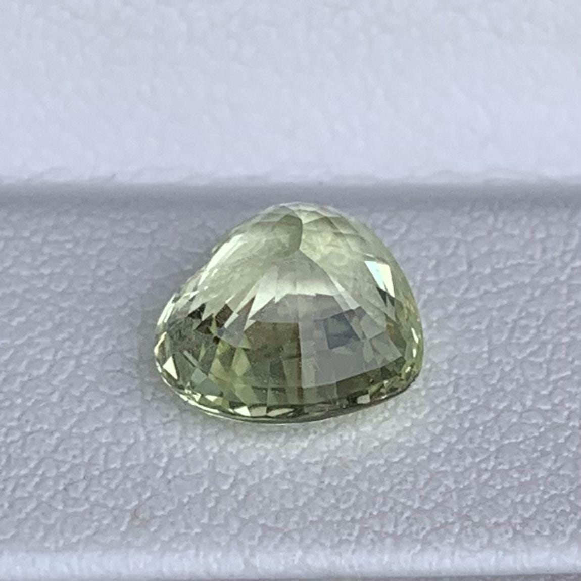 Natural Apple Green Chrysoberyl 2.62ct - (UH) - Baza Boutique