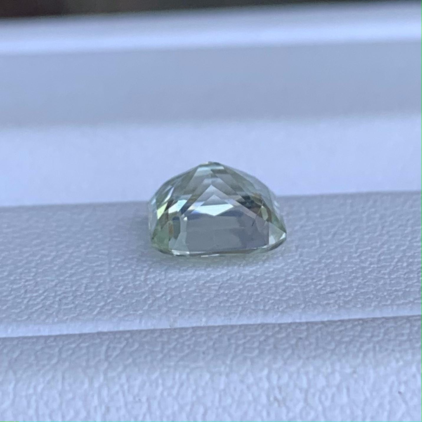 Certified Mint Green Sapphire 1.92ct - (H) - Baza Boutique