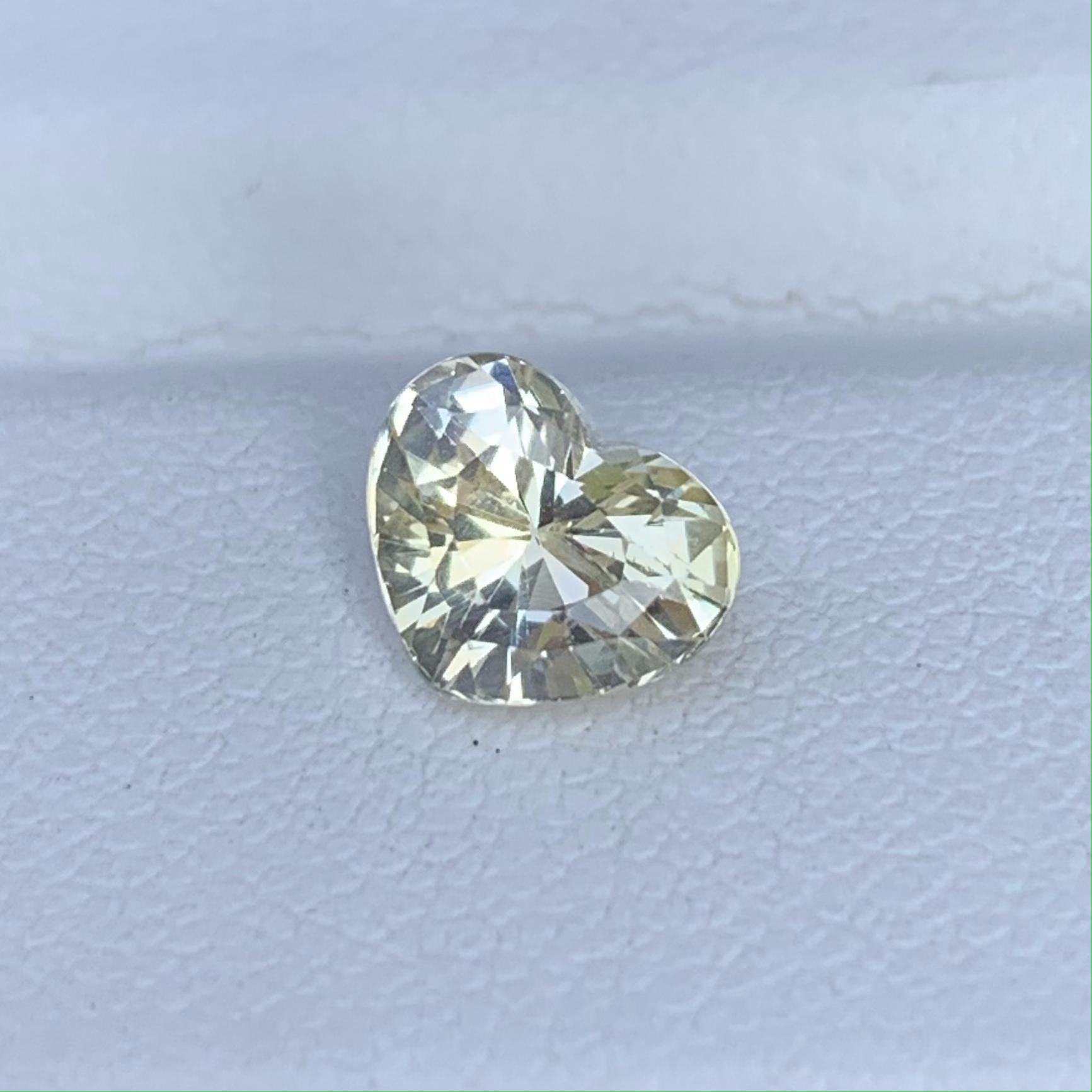 Heart Shaped Natural Yellow Sapphire 1.65ct (H) - Baza Boutique