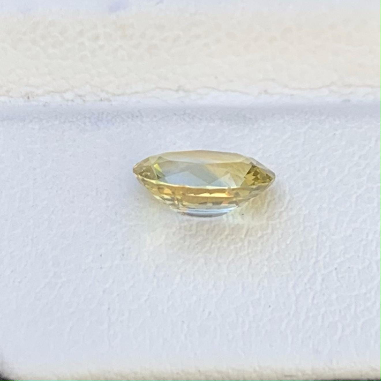 Green-Yellow Bi Color Sapphire 1.22ct - (H) - Baza Boutique