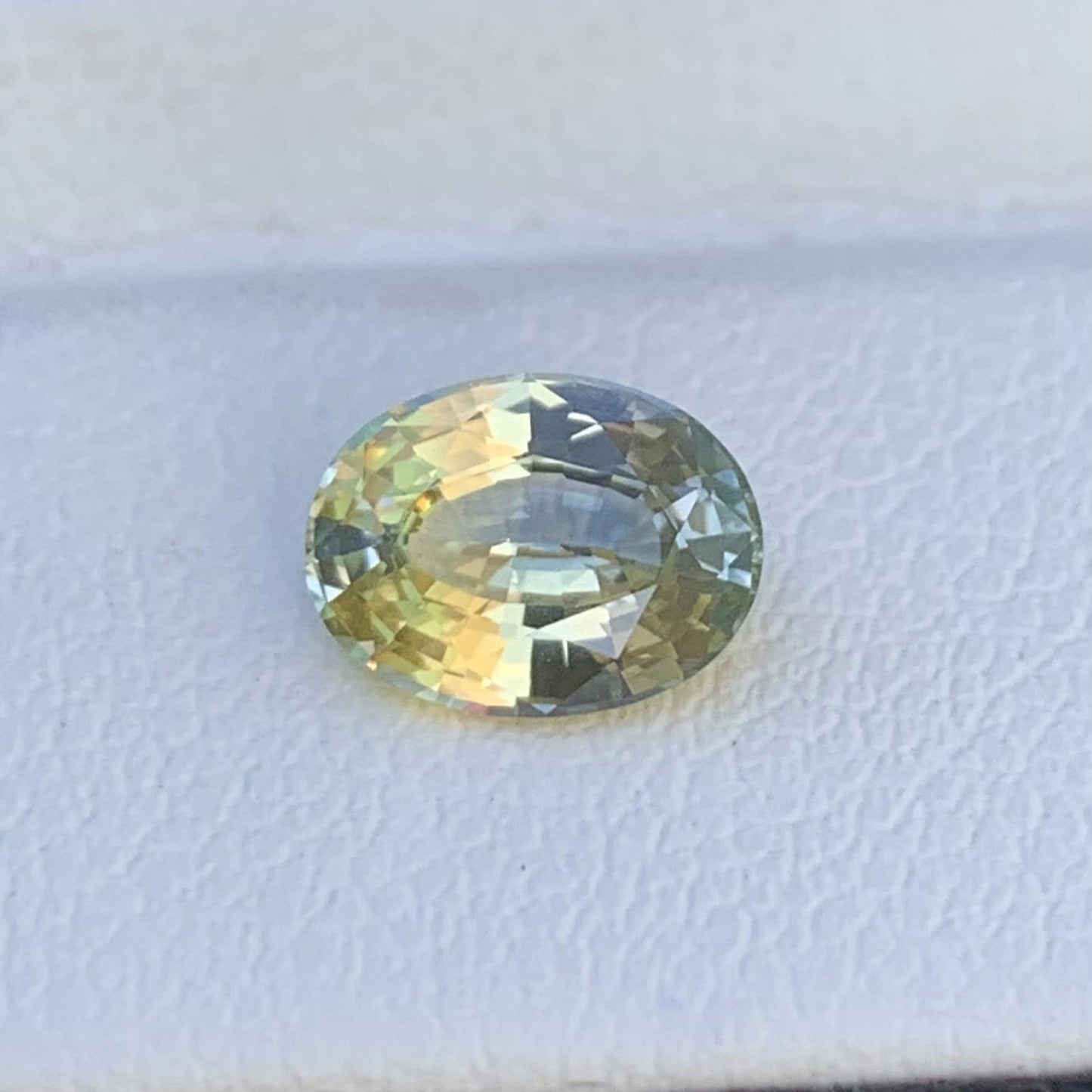 Green-Yellow Bi Color Sapphire 1.22ct - (H) - Baza Boutique