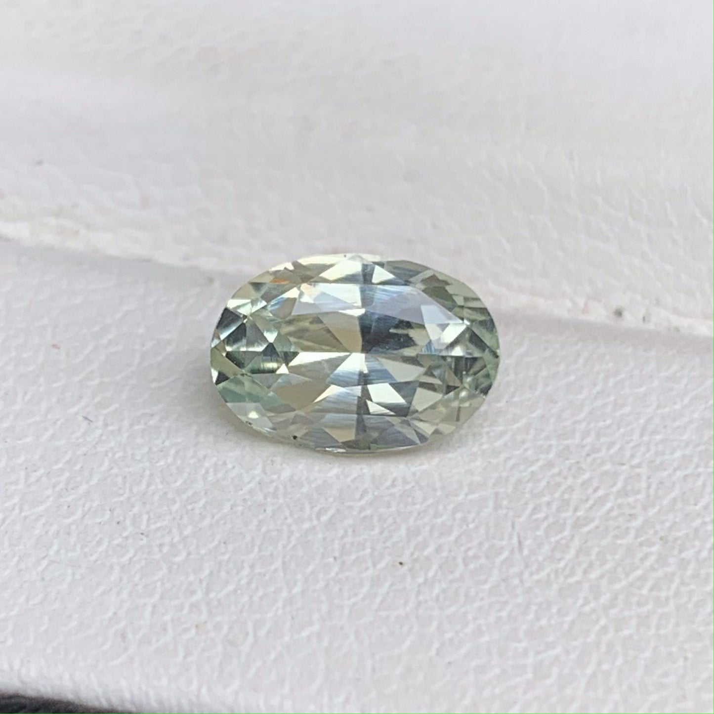 Natural Lemon Green Sapphire 2.01ct (H) - Baza Boutique
