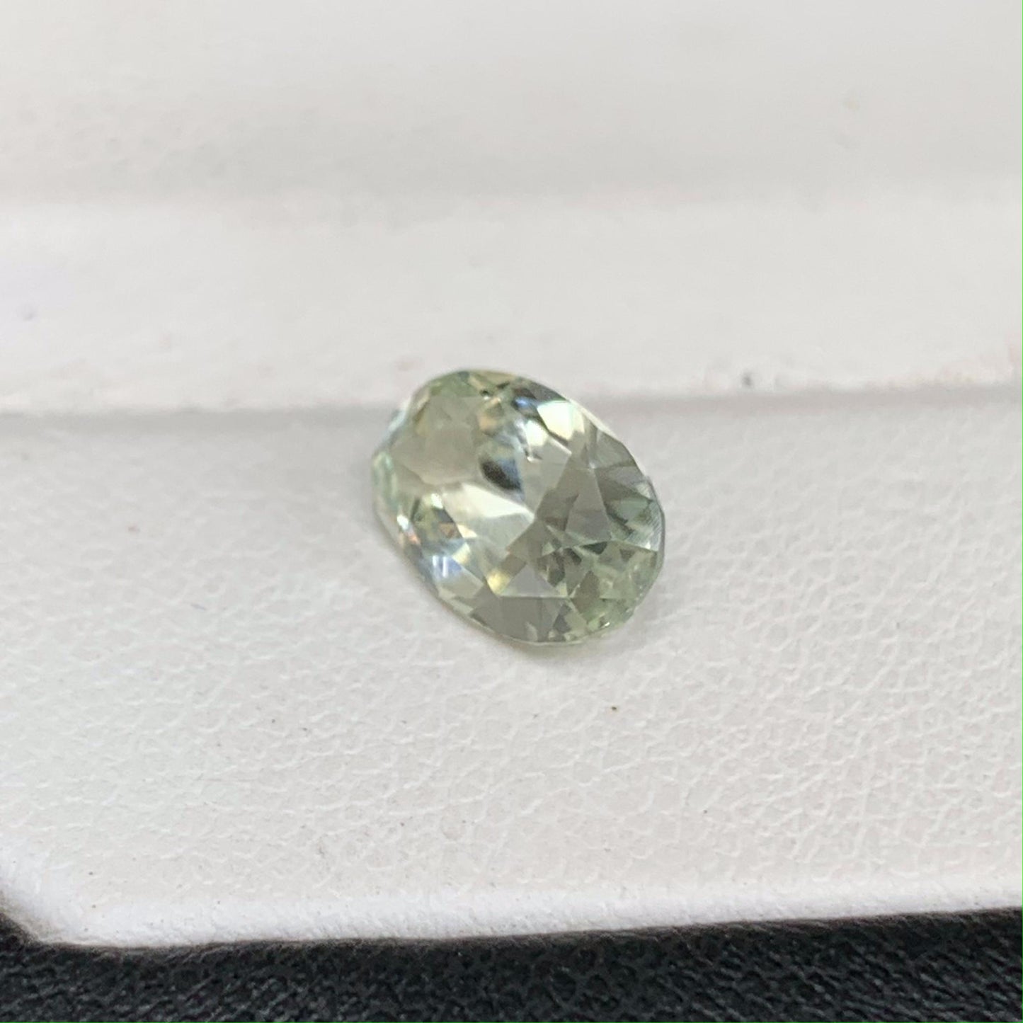 Natural Lemon Green Sapphire 2.01ct (H) - Baza Boutique