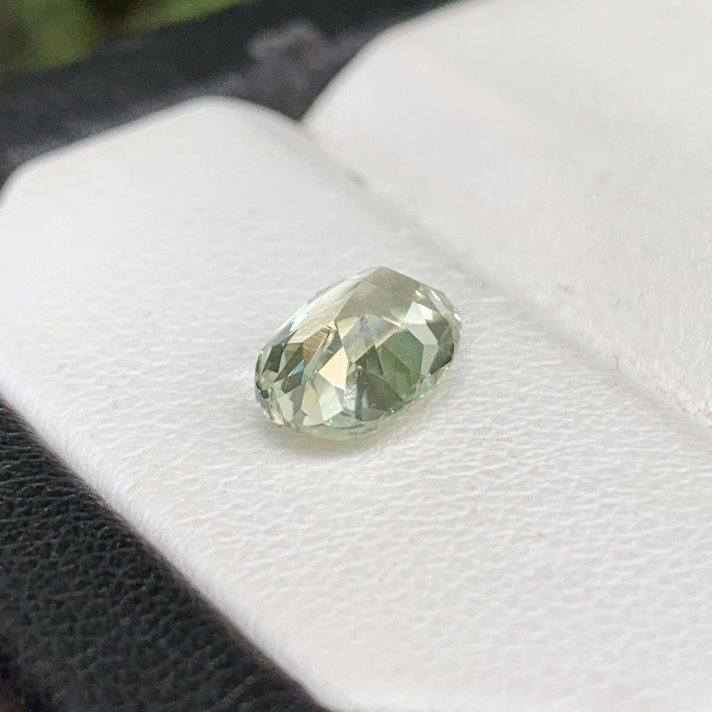 Natural Lemon Green Sapphire 2.01ct (H) - Baza Boutique