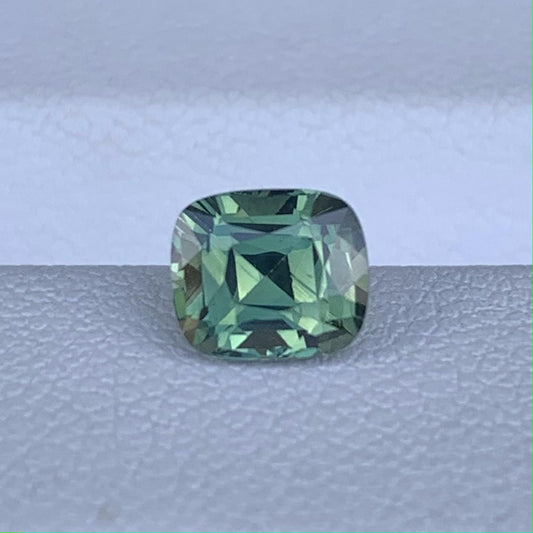 Natural Bright Green Sapphire 1.38ct - (UH) - Baza Boutique