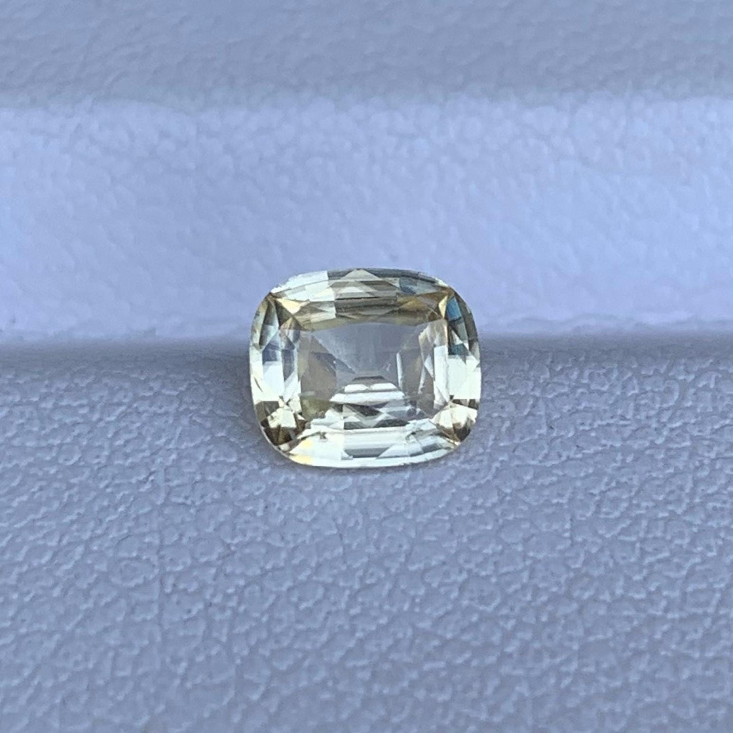 Natural Yellow Sapphire 1.05ct - (UH) - Baza Boutique