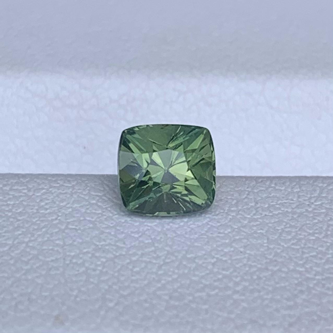 Natural Green Sapphire 1.06ct - (UH) - Baza Boutique