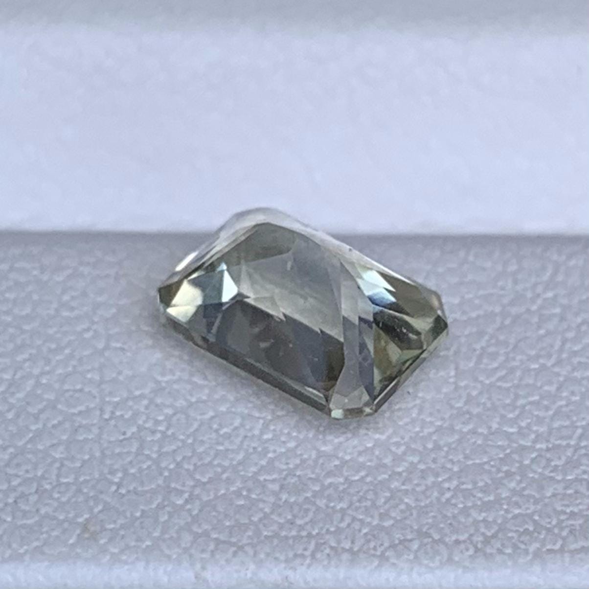 Natual Peach Sapphire 2.13ct - (UH) - Baza Boutique