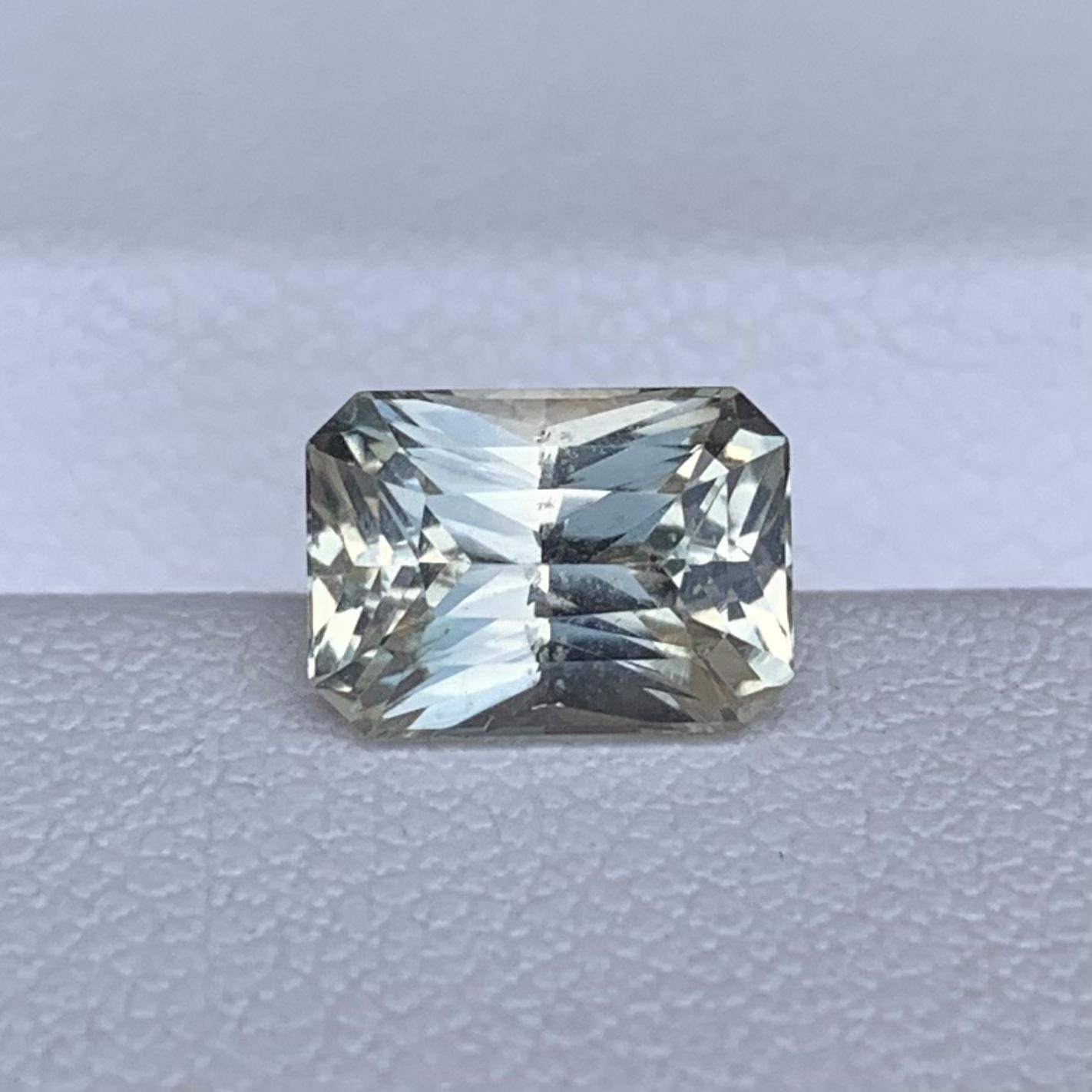Natual Peach Sapphire 2.13ct - (UH) - Baza Boutique