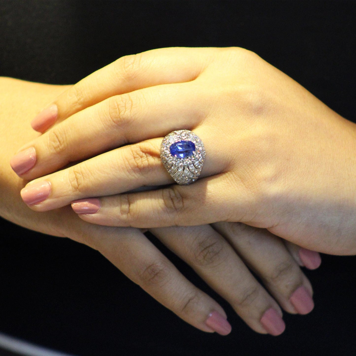 Cornflower Blue Sapphire 4.28ct Ring with Natural Diamonds in White Gold