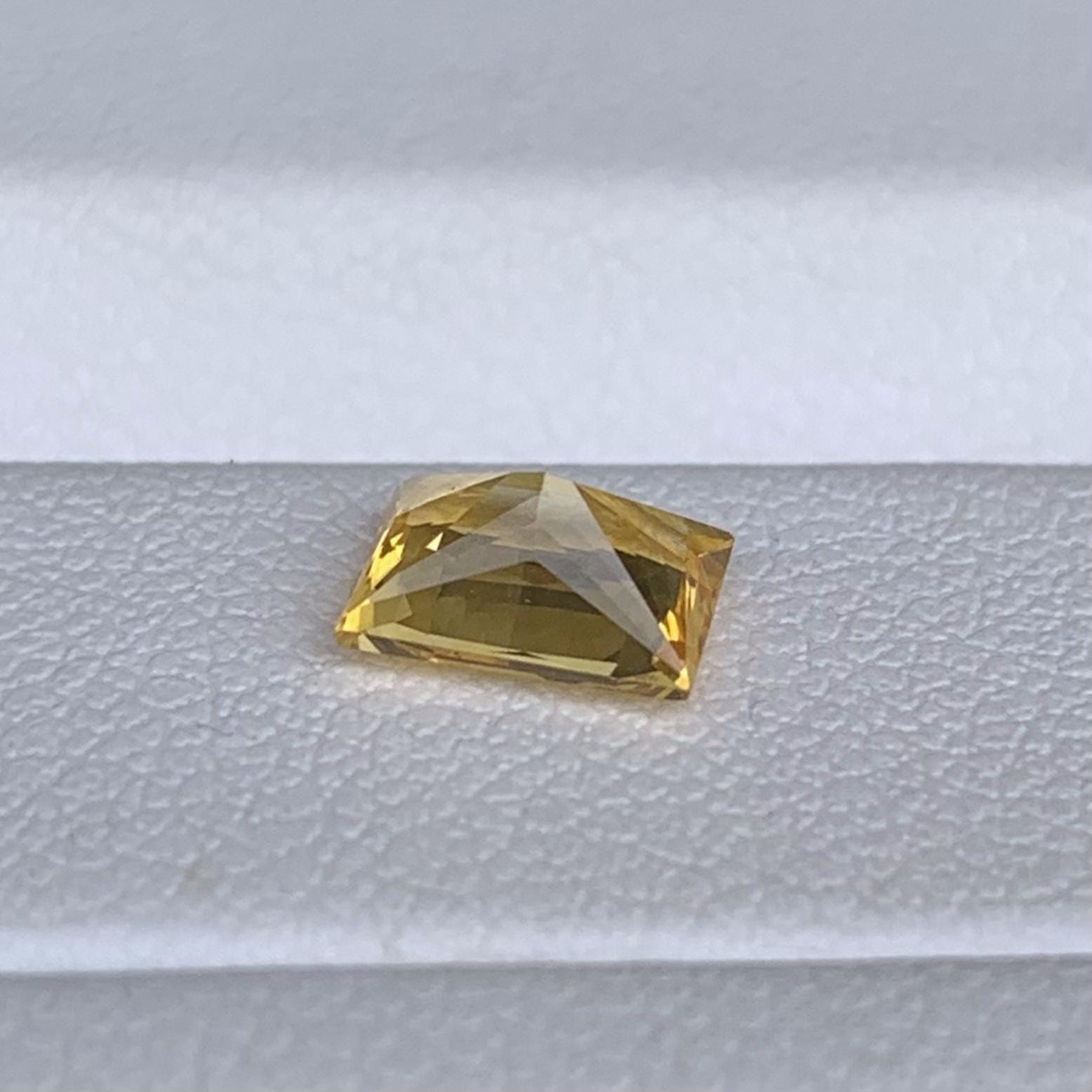 Yellow Sapphire 1.03ct Heated  Natural Loose Gemstone for Jewelry Making - Baza Boutique
