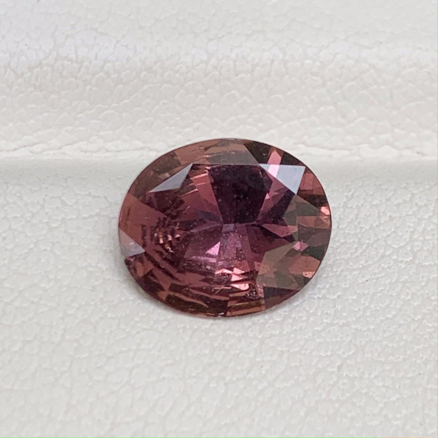 Natural Whiskey Sapphire 2.29ct - (H) - Baza Boutique