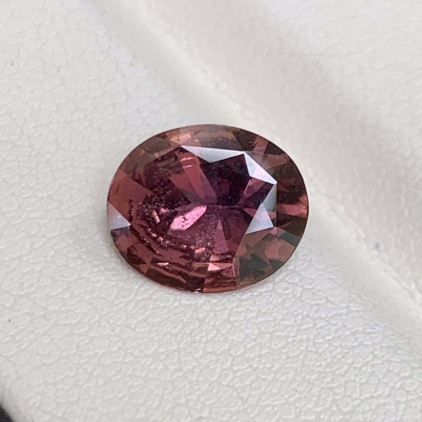 Natural Whiskey Sapphire 2.29ct - (H) - Baza Boutique