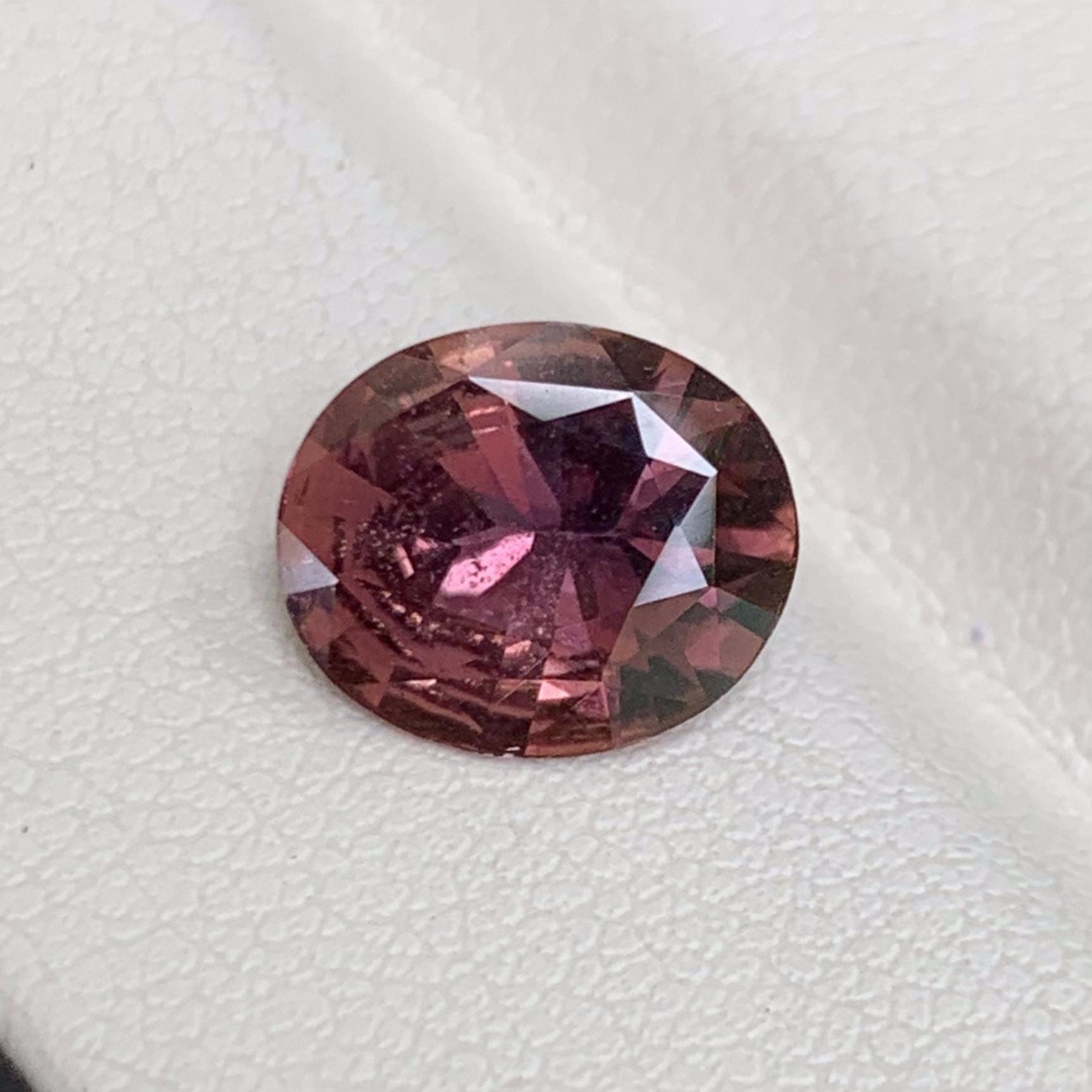 Natural Whiskey Sapphire 2.29ct - (H) - Baza Boutique
