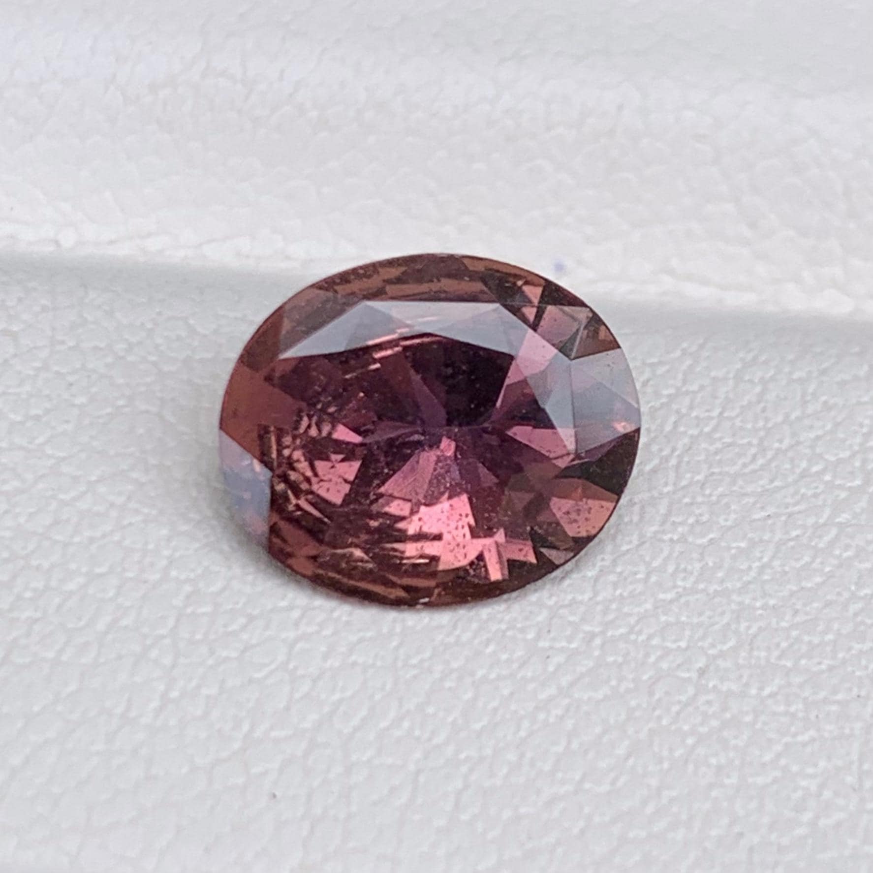Natural Whiskey Sapphire 2.29ct - (H) - Baza Boutique
