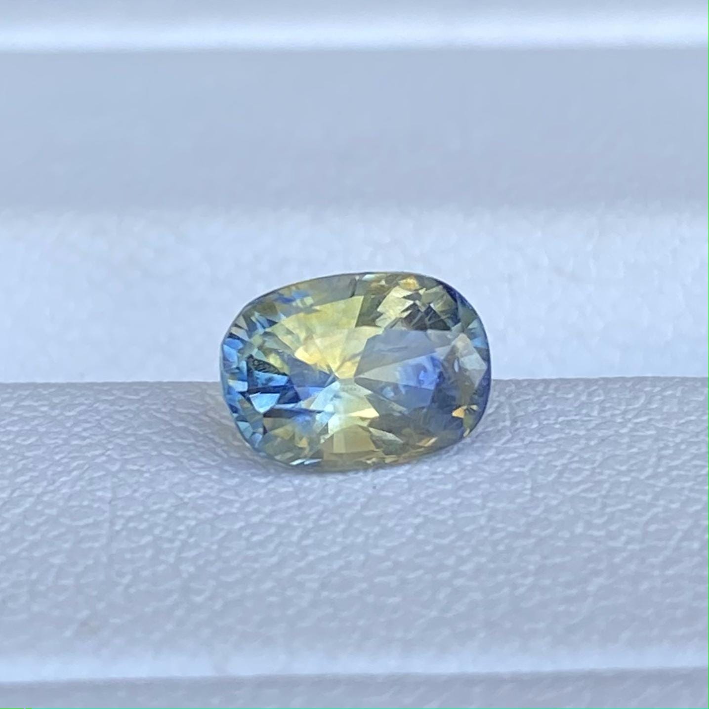 Rare Bi Color Sapphire 1.45ct (H) - Baza Boutique