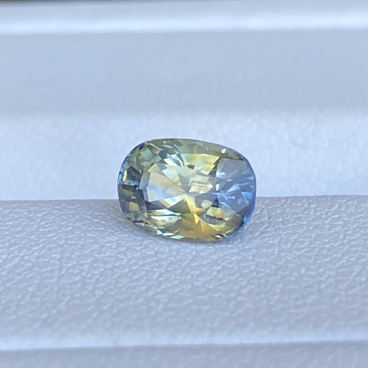 Rare Bi Color Sapphire 1.45ct (H) - Baza Boutique