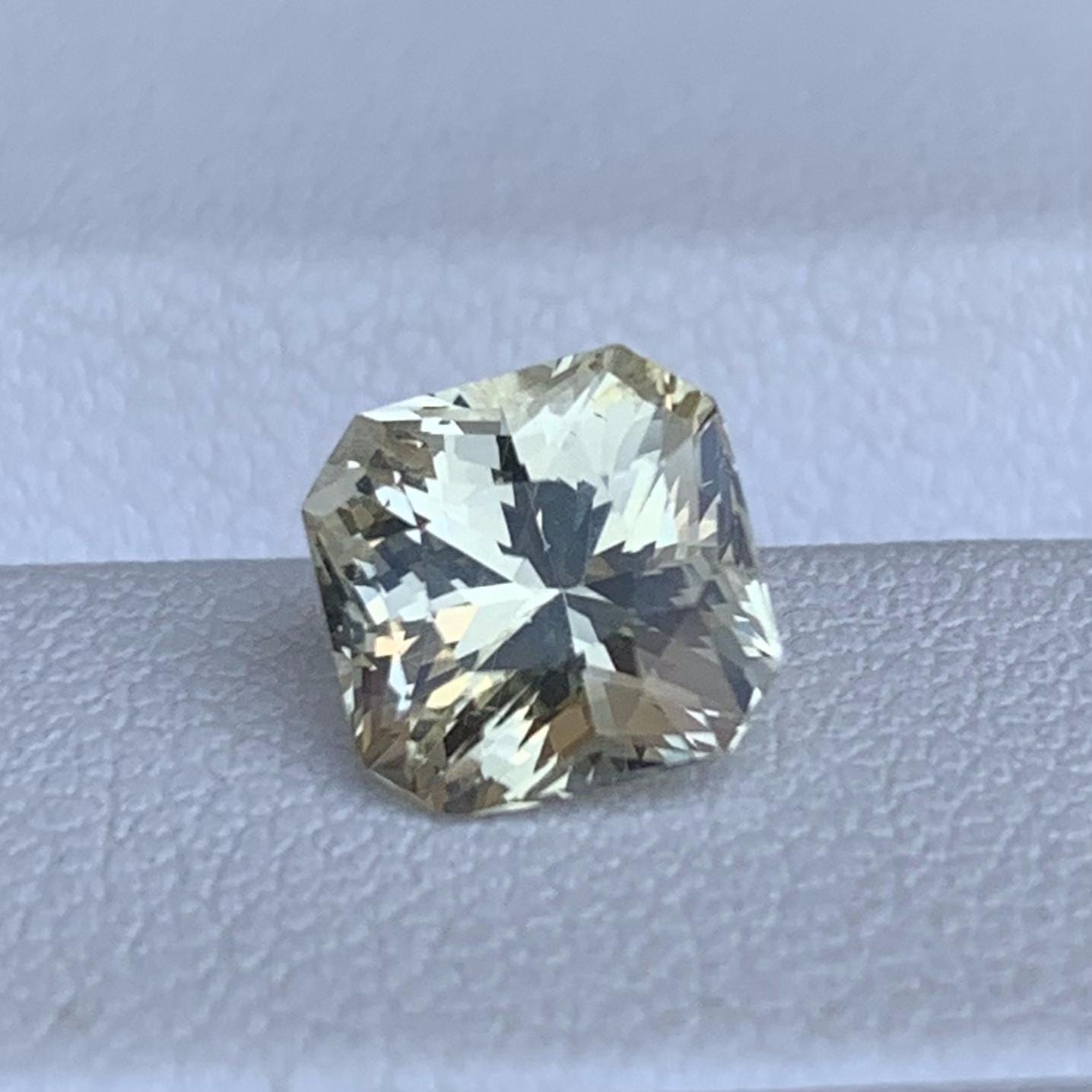 Natural Yellow Sapphire 2.17ct - (UH) - Baza Boutique