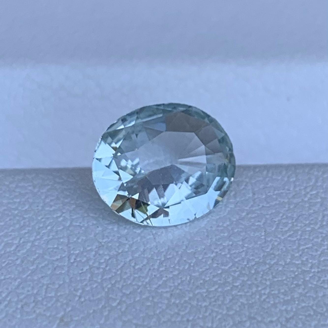 Mint Green Sapphire 1.71ct - (H) - Baza Boutique