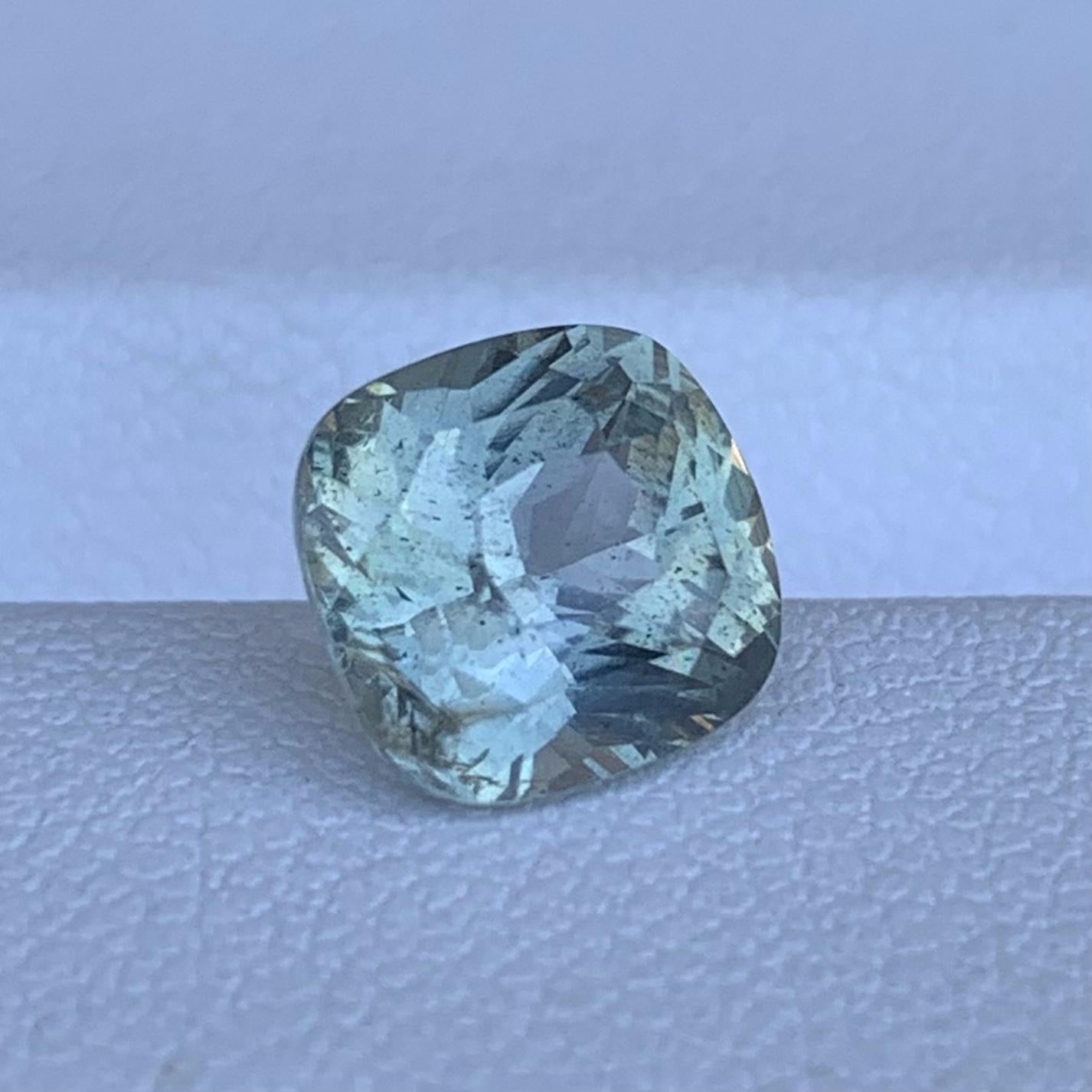 Natural Mint Green Sapphire 2.71ct - (H) - Baza Boutique