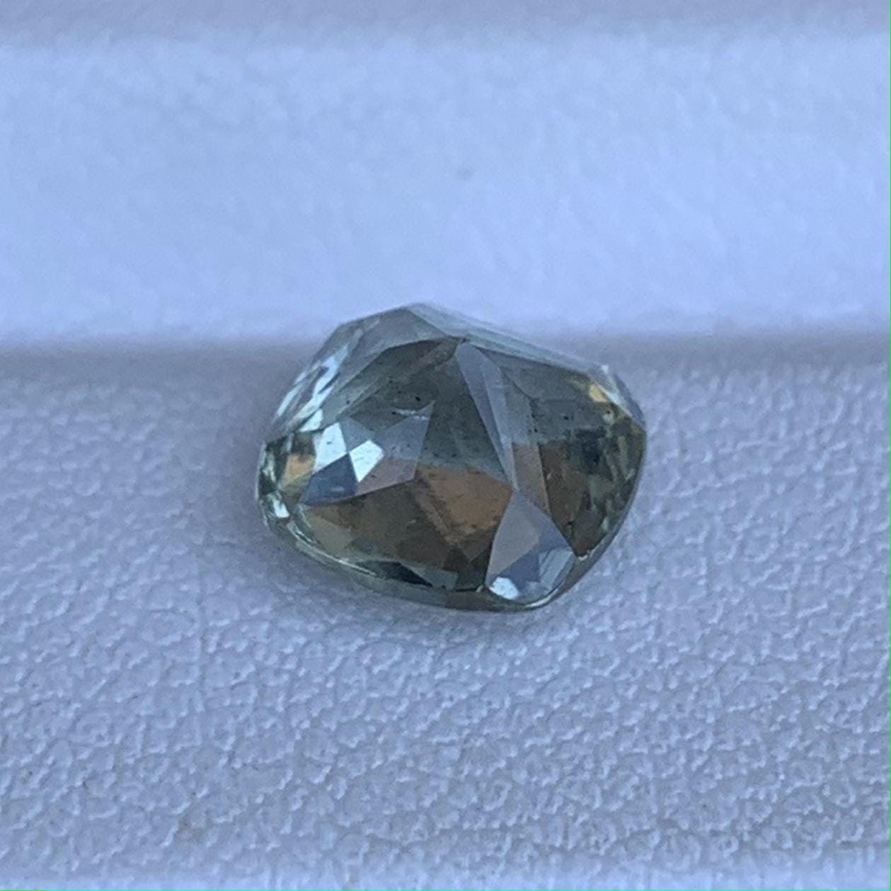 Natural Mint Green Sapphire 2.71ct - (H) - Baza Boutique
