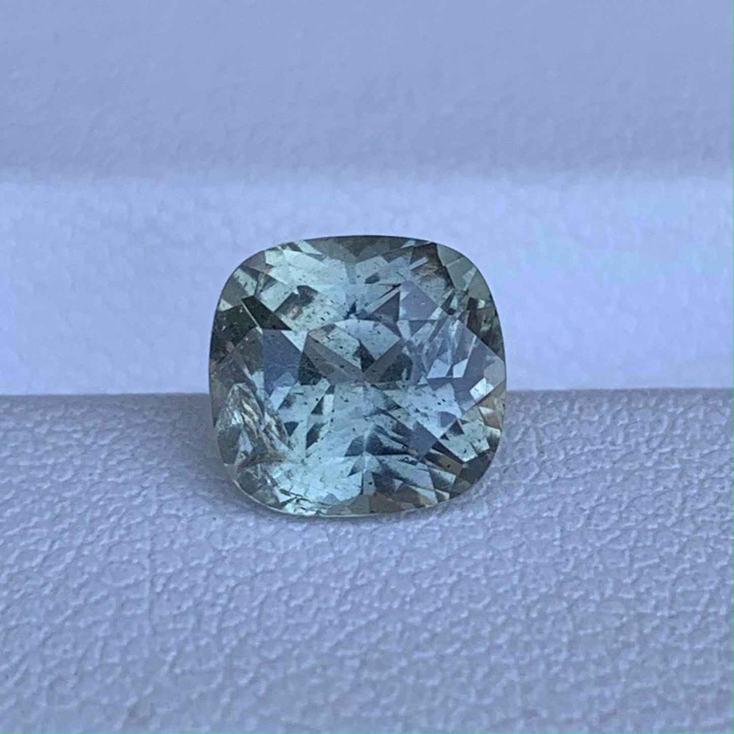 Natural Mint Green Sapphire 2.71ct - (H) - Baza Boutique