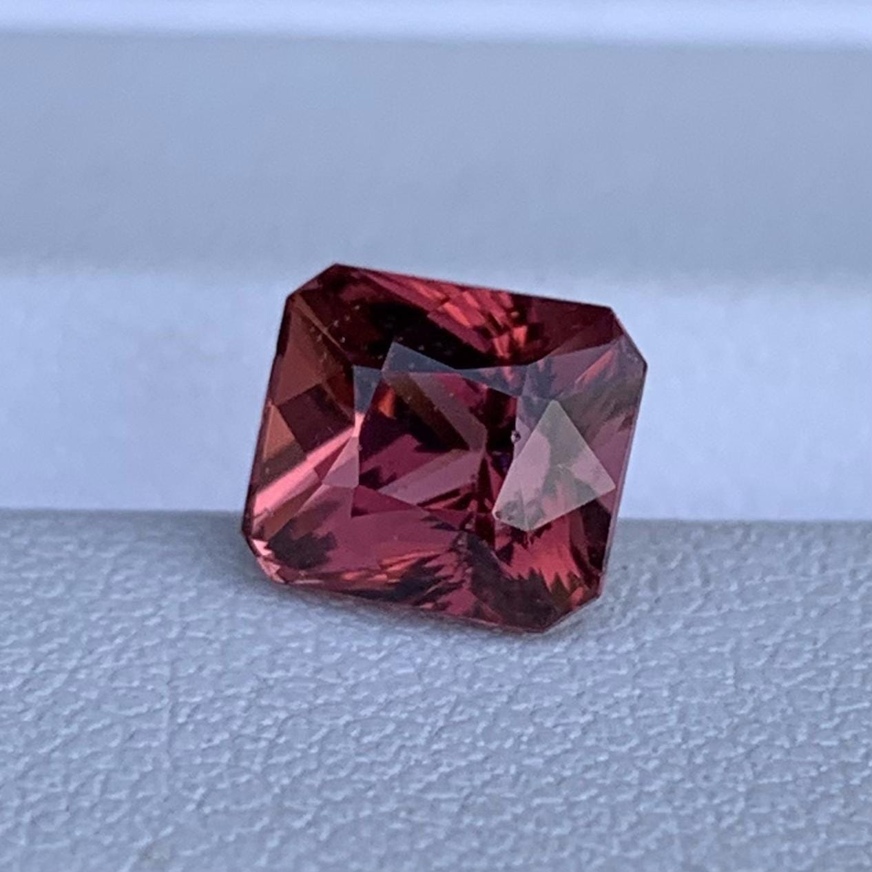 Natural Malaya Garnet 2.50ct - (N) - Baza Boutique