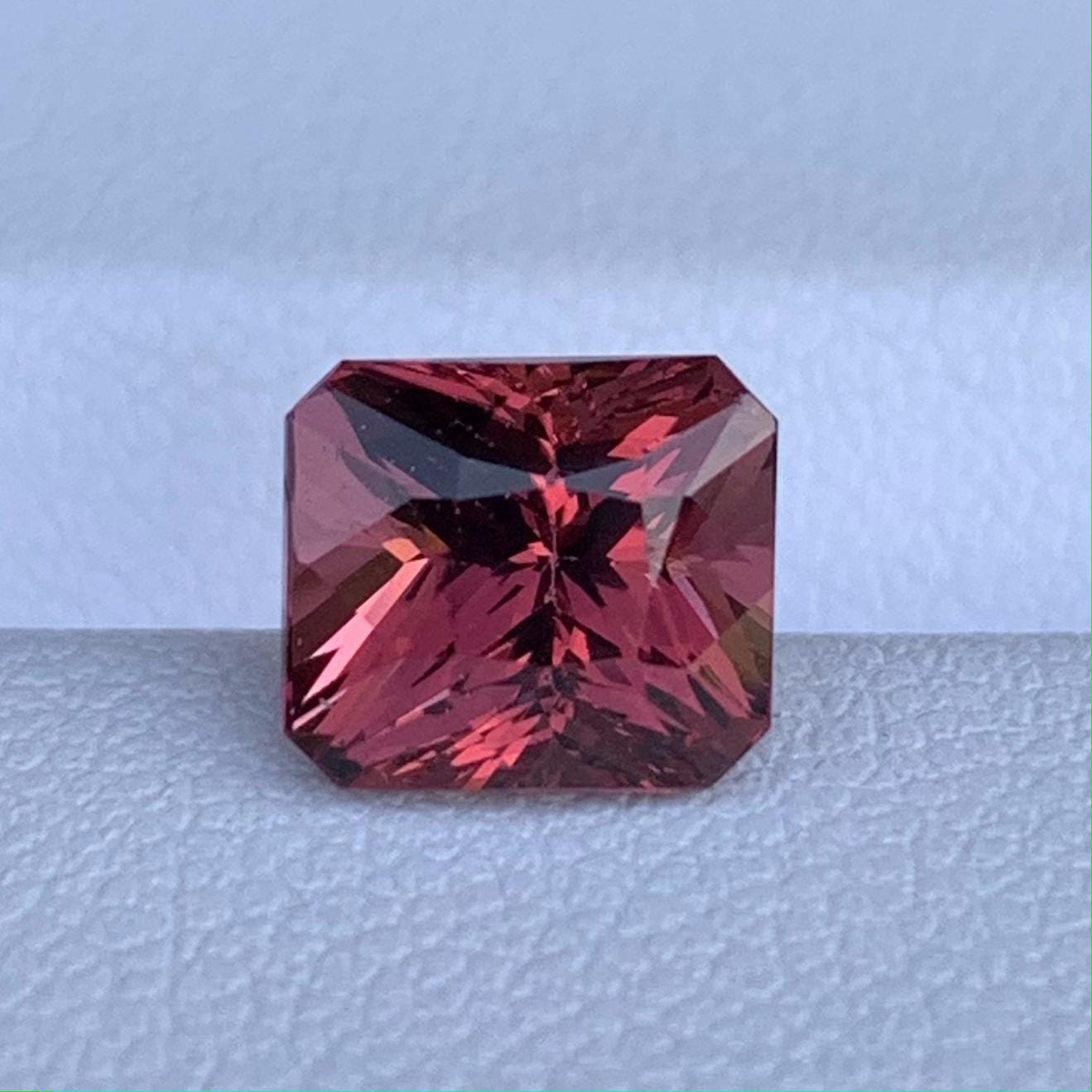 Natural Malaya Garnet 2.50ct - (N) - Baza Boutique