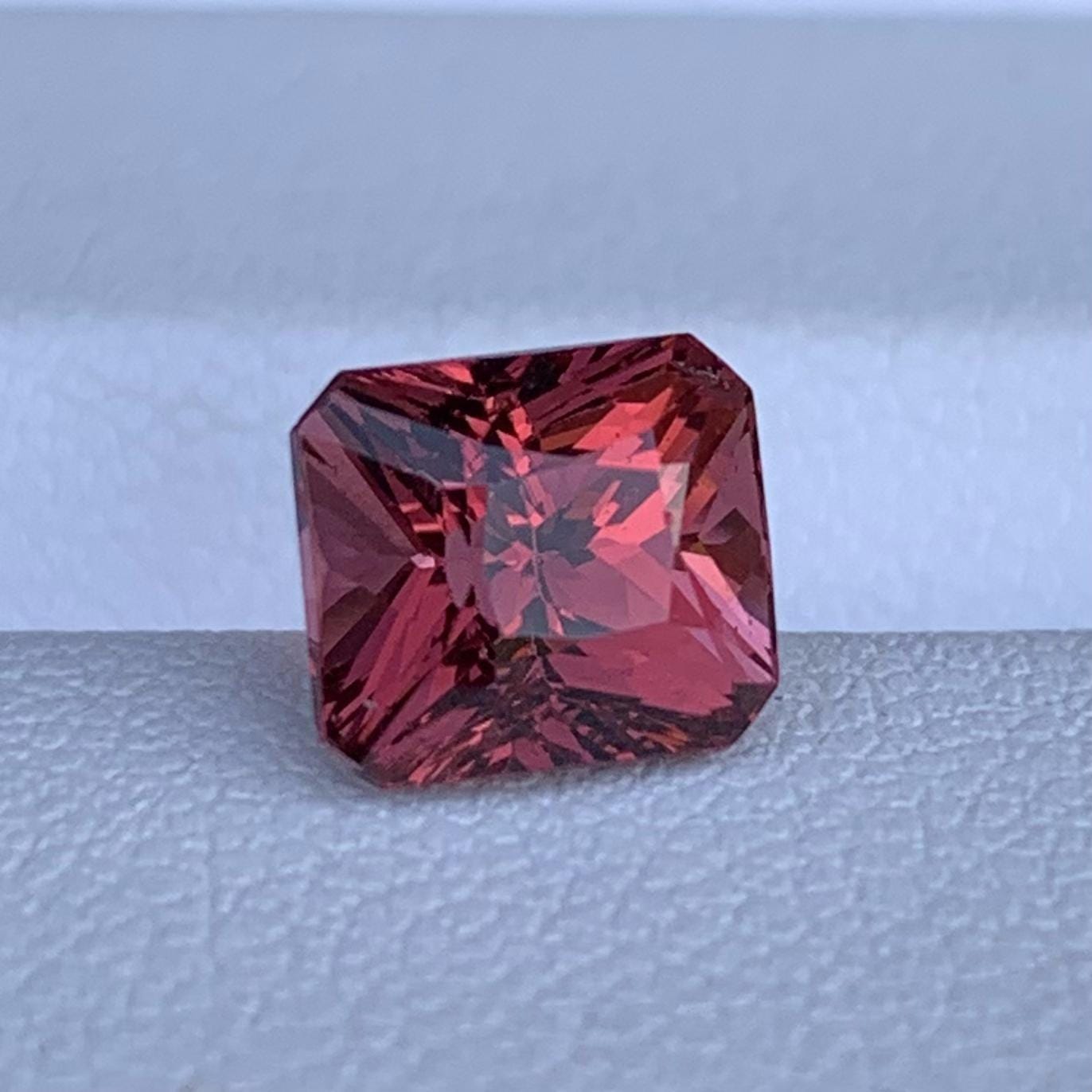 Natural Malaya Garnet 2.50ct - (N) - Baza Boutique