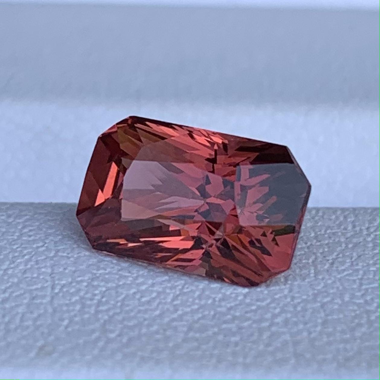 Rare Malaya Garnet 2.62ct - (N) - Baza Boutique