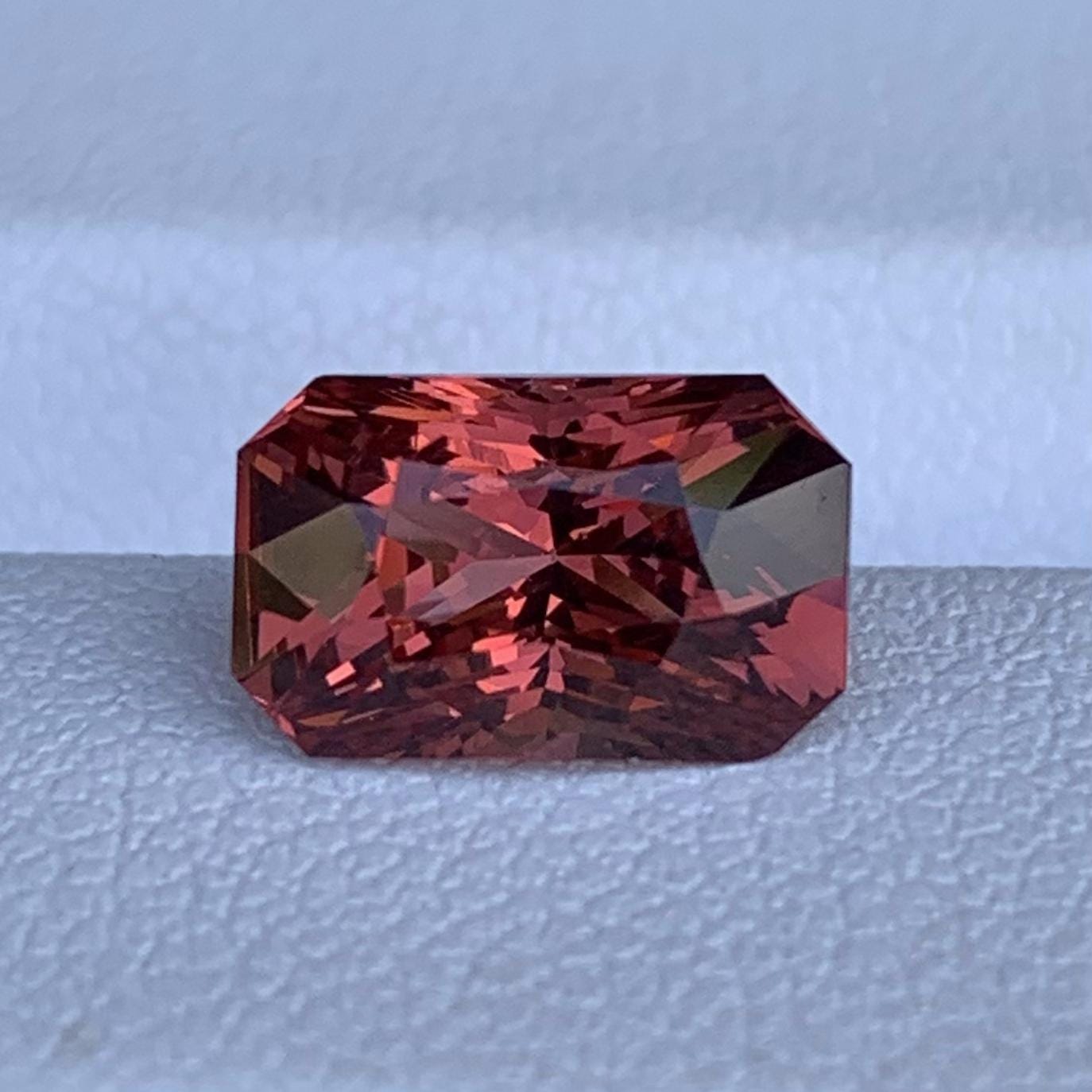 Rare Malaya Garnet 2.62ct - (N) - Baza Boutique