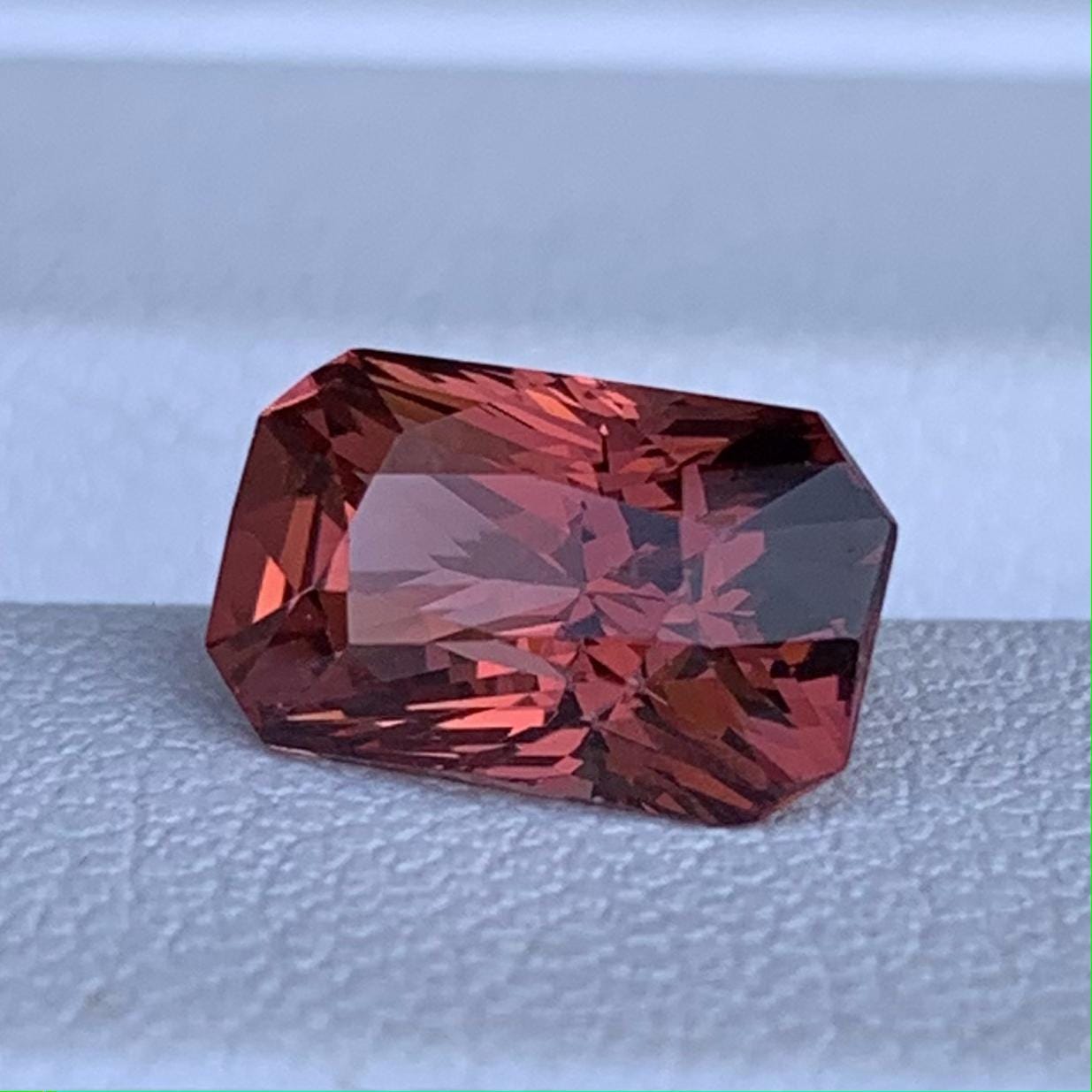 Rare Malaya Garnet 2.62ct - (N) - Baza Boutique