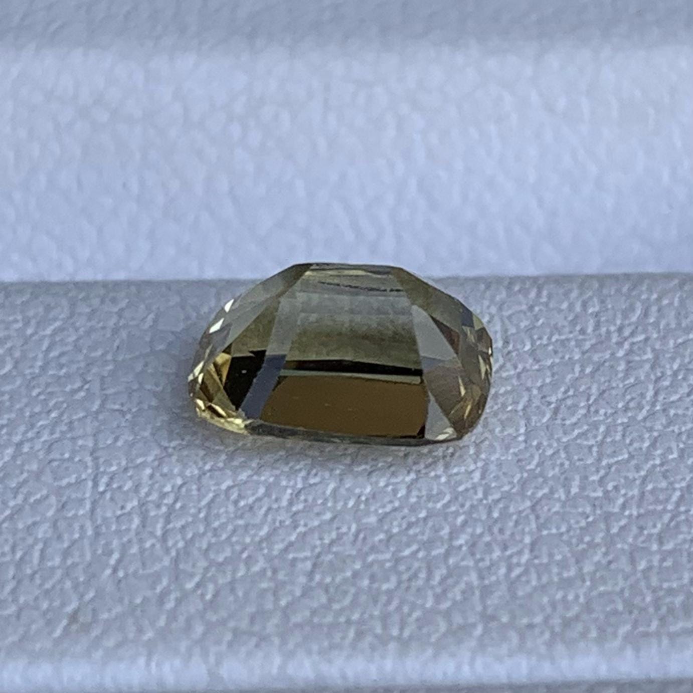 Yellow Green Chrysoberyl 1.55ct - (H) - Baza Boutique