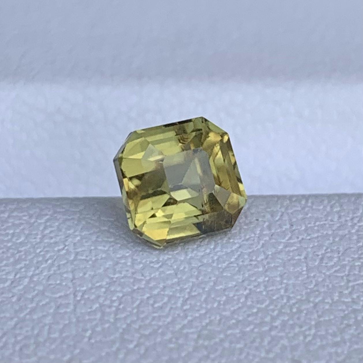 Natural Yellow Green Chrysoberyl 1.36ct - (UH) - Baza Boutique
