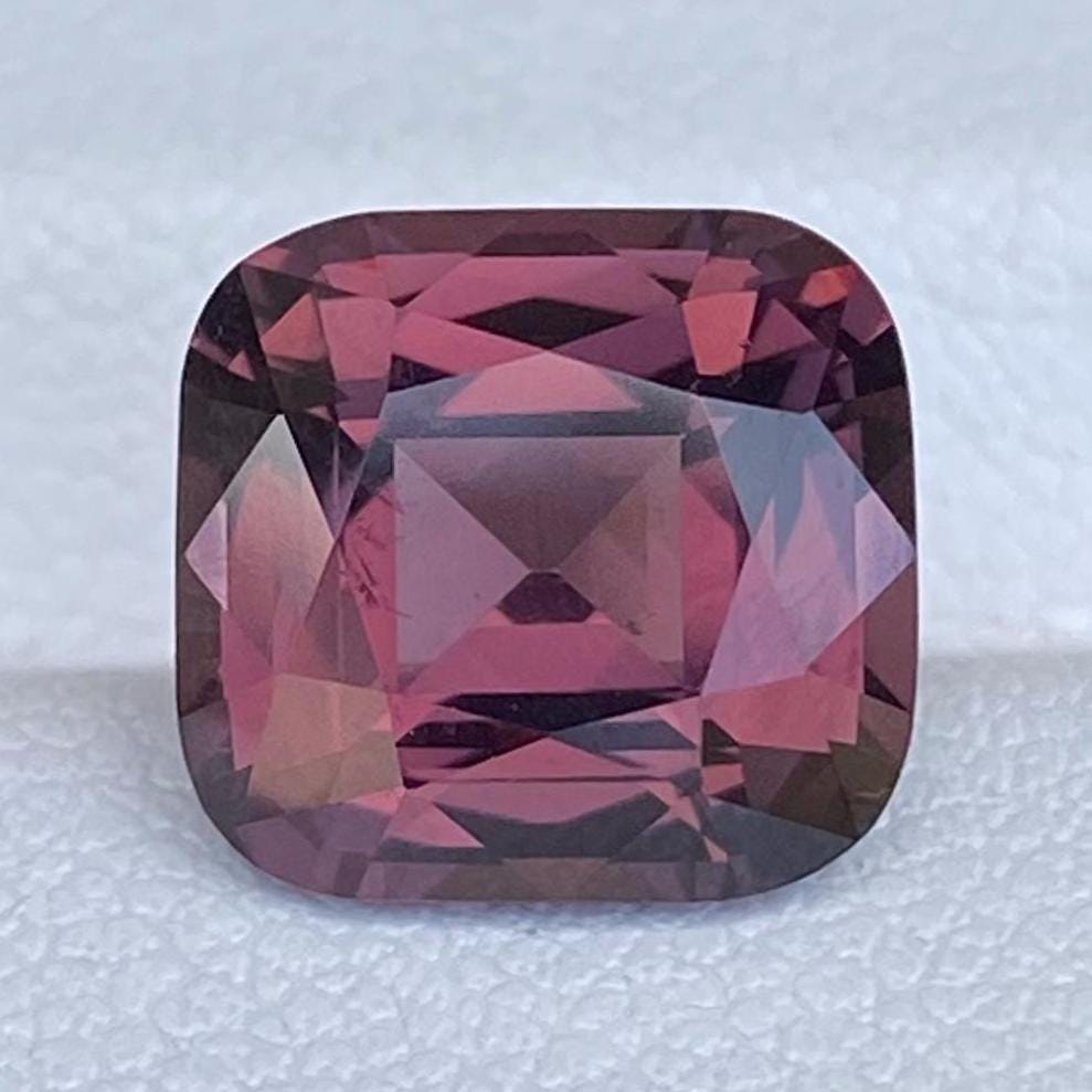 Natural Spinel from Tanzania 4.29ct - (UH) - Baza Boutique