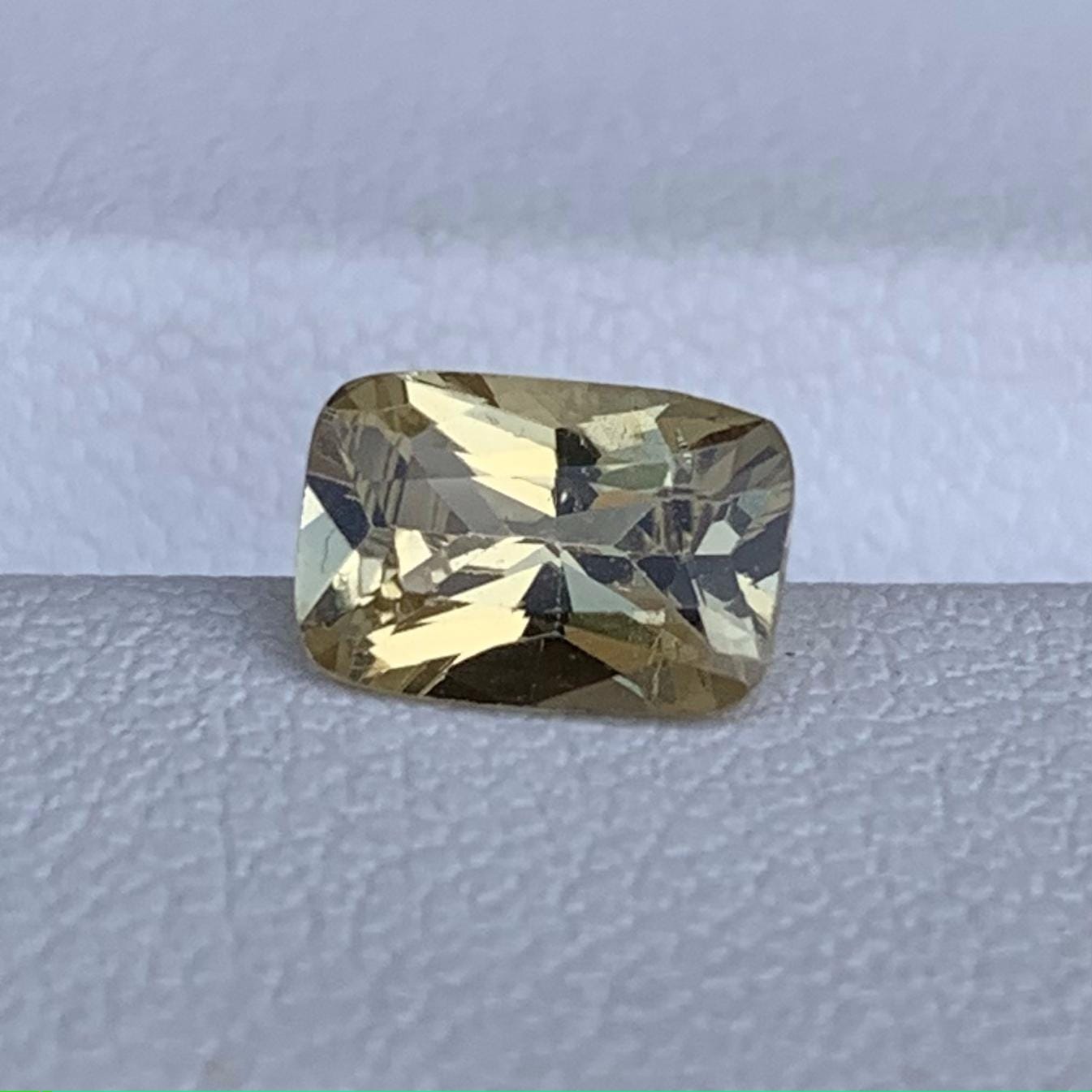 Natural Chrysoberyl 1.22ct - (H)