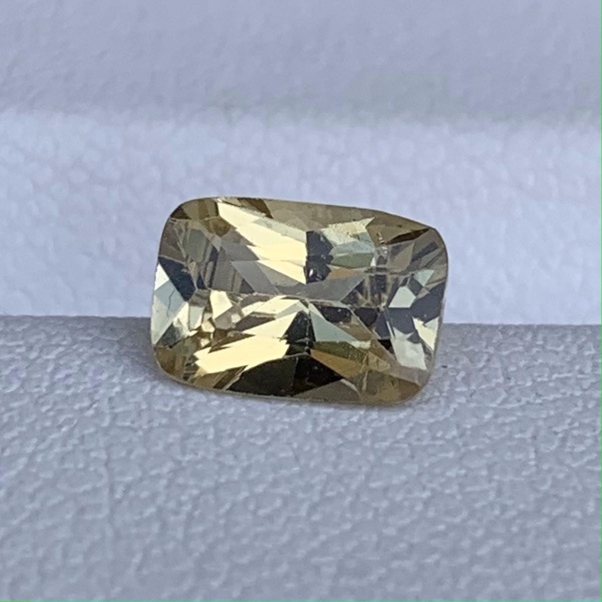Natural Chrysoberyl 1.22ct - (H)