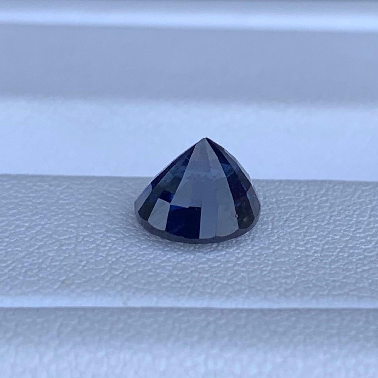 Ceylon Royal Blue Sapphire 2.05ct - (UH) - Baza Boutique