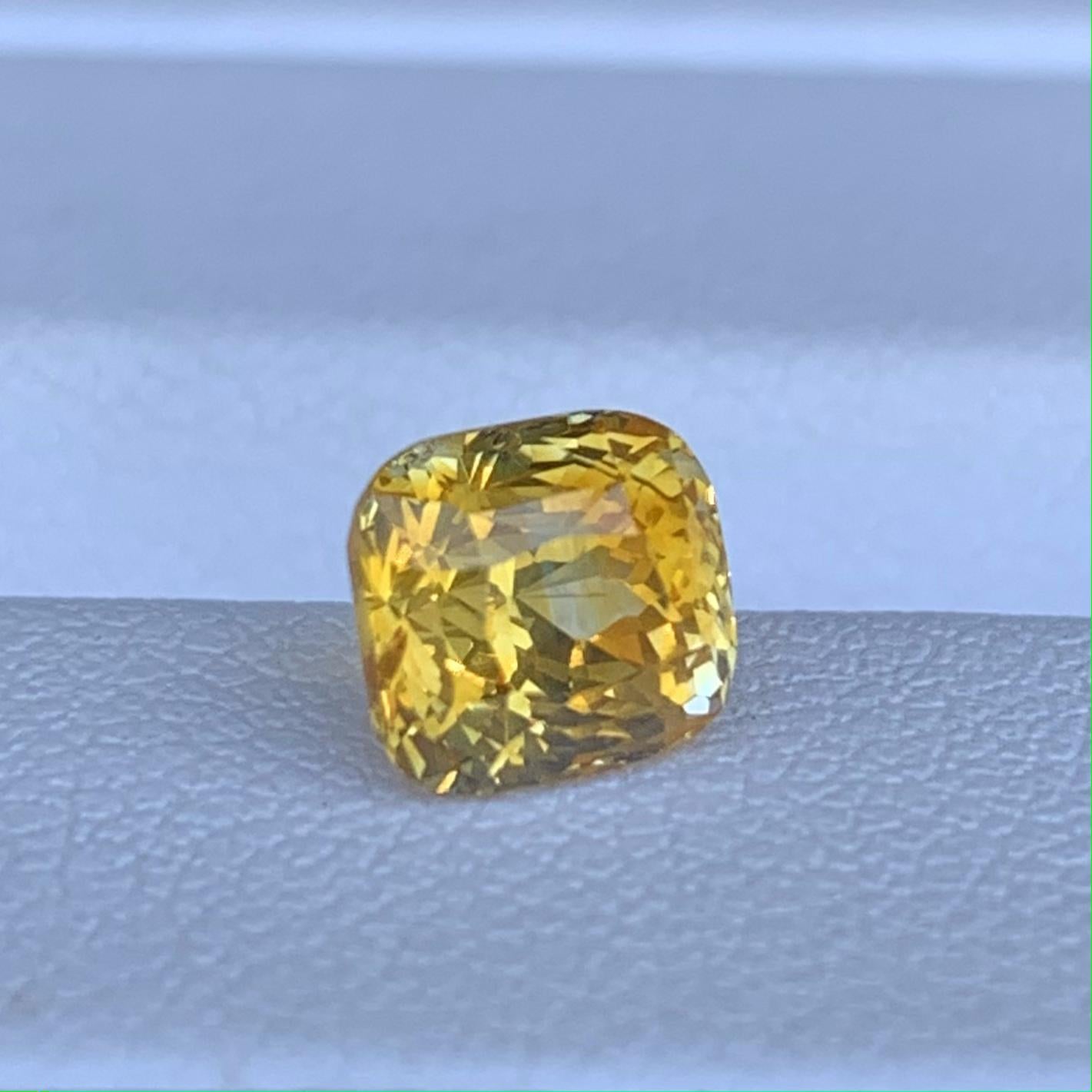 Natual Golden Yellow Sapphire 1.90ct - (H) - Baza Boutique