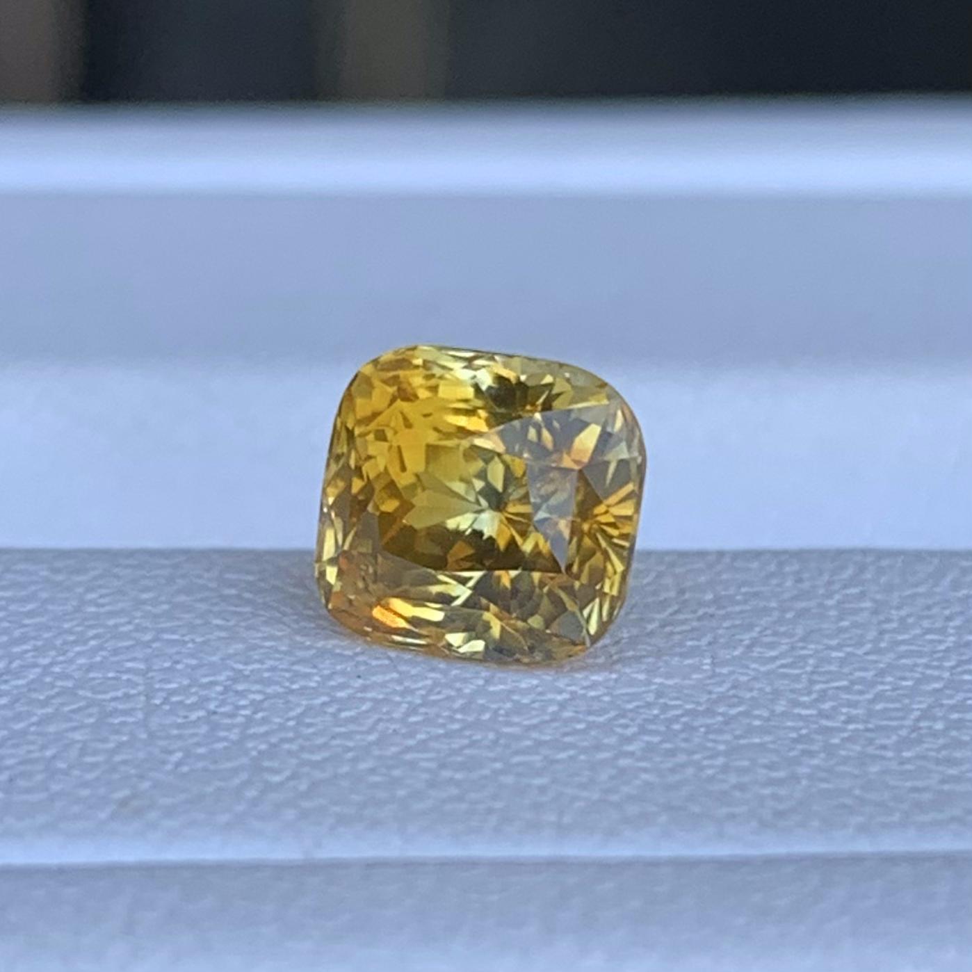 Natual Golden Yellow Sapphire 1.90ct - (H) - Baza Boutique