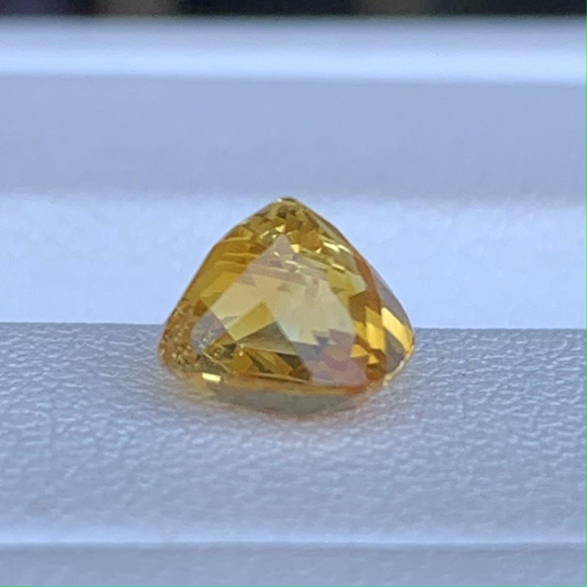 Natual Golden Yellow Sapphire 1.90ct - (H) - Baza Boutique