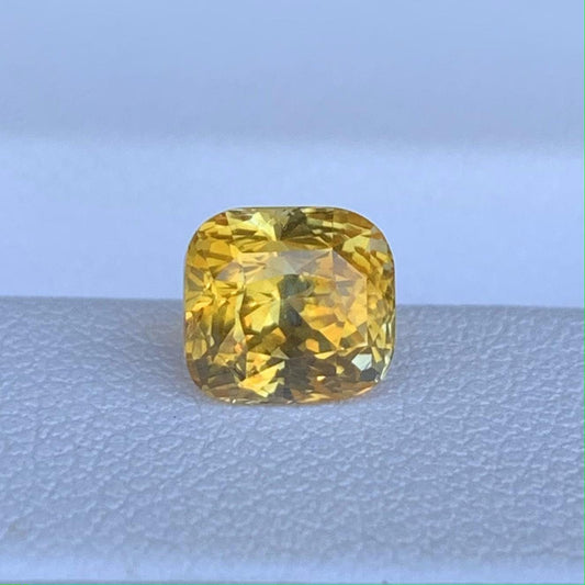 Natual Golden Yellow Sapphire 1.90ct - (H) - Baza Boutique