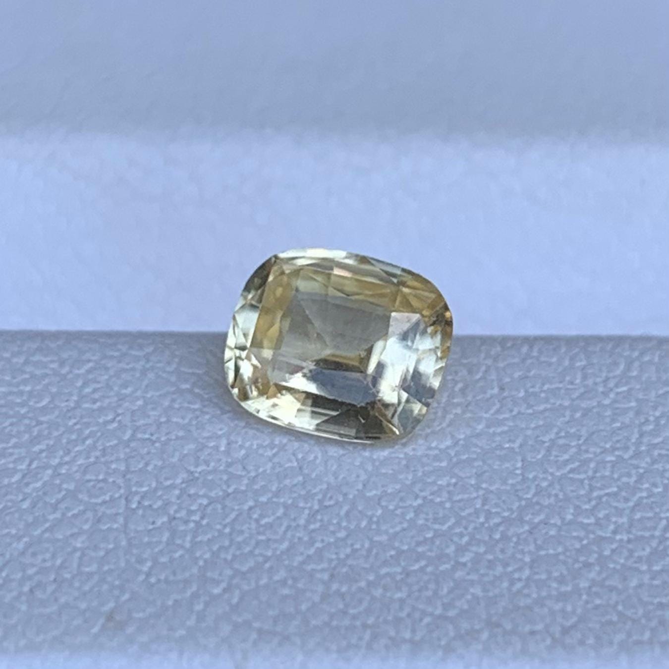 Natural Yellow Sapphire 1.05ct - (UH) - Baza Boutique