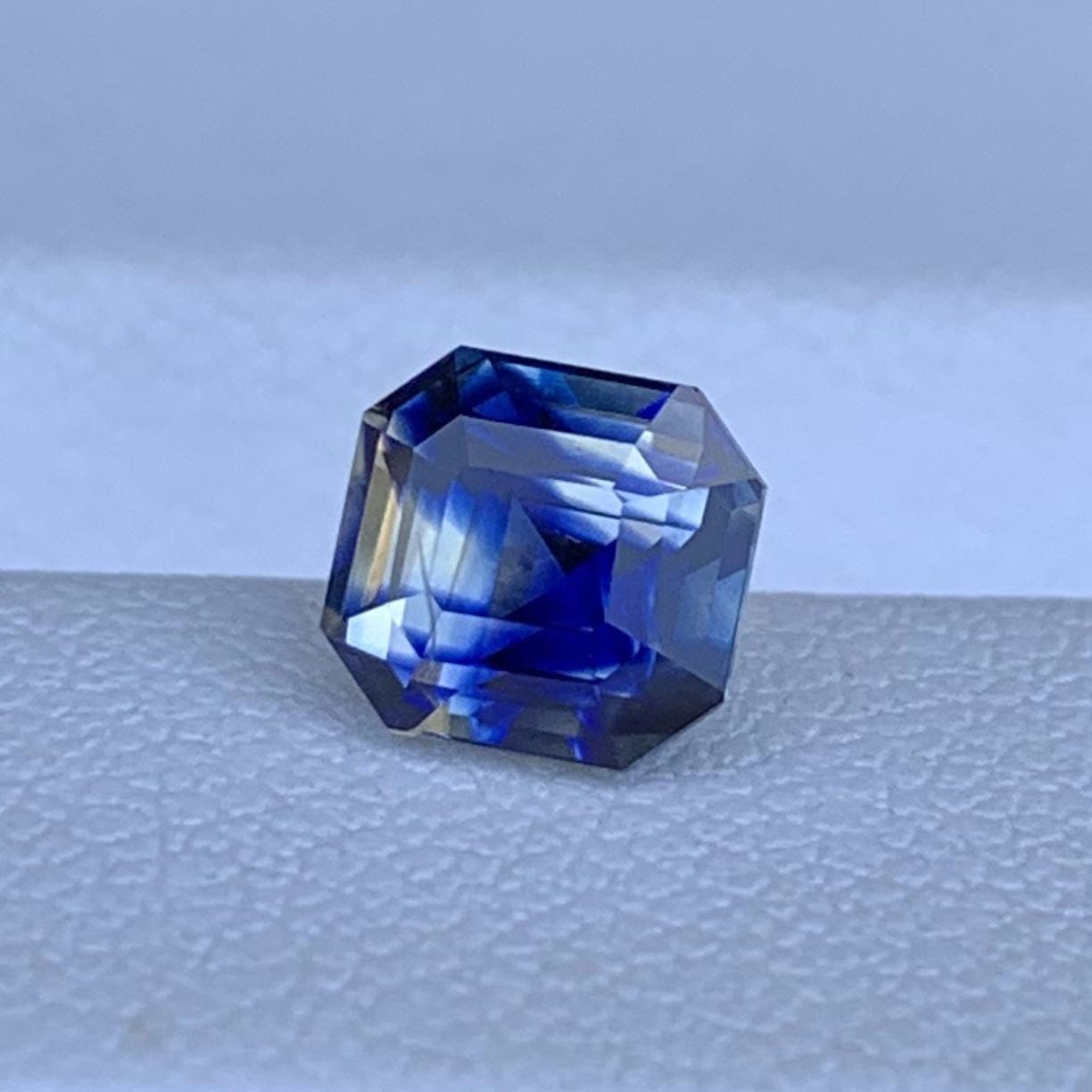 Rare Bi Color Sapphire 1.59ct - (UH) - Baza Boutique